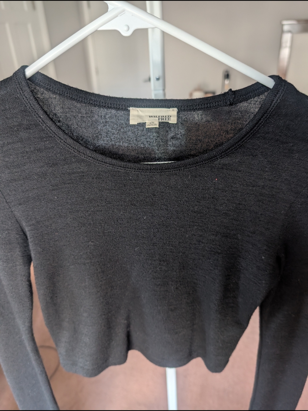 Wilfred Long Sleeve Scoop Neck Top in Black